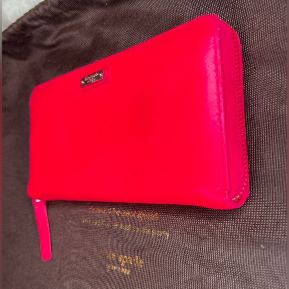 Authentic Kate Spade zippy wallet - Picture 2 of 6